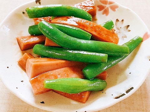 インゲン豆と魚肉ソーセージのオイスター炒め